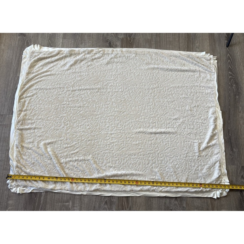 Giraffe At Home‎ Throw Blanket 41x55 Embossed Damask Silk Blend Satin Trim Cream - Picture 6 of 12